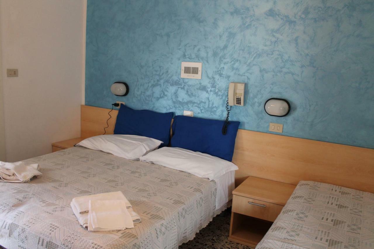 Hotel Loretta Rimini Exterior photo
